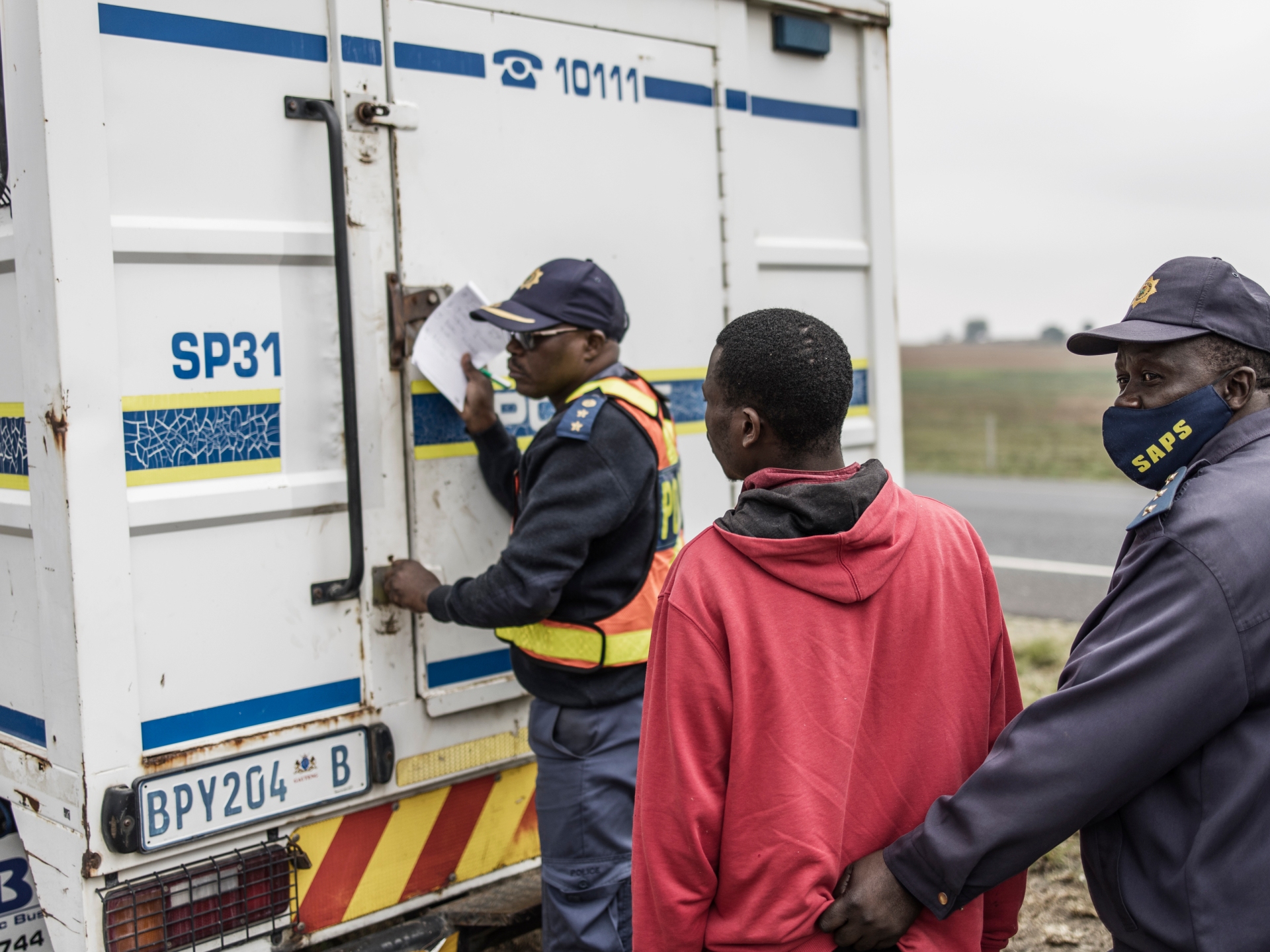 Zimbabwean migrants become part of South Africa’s material