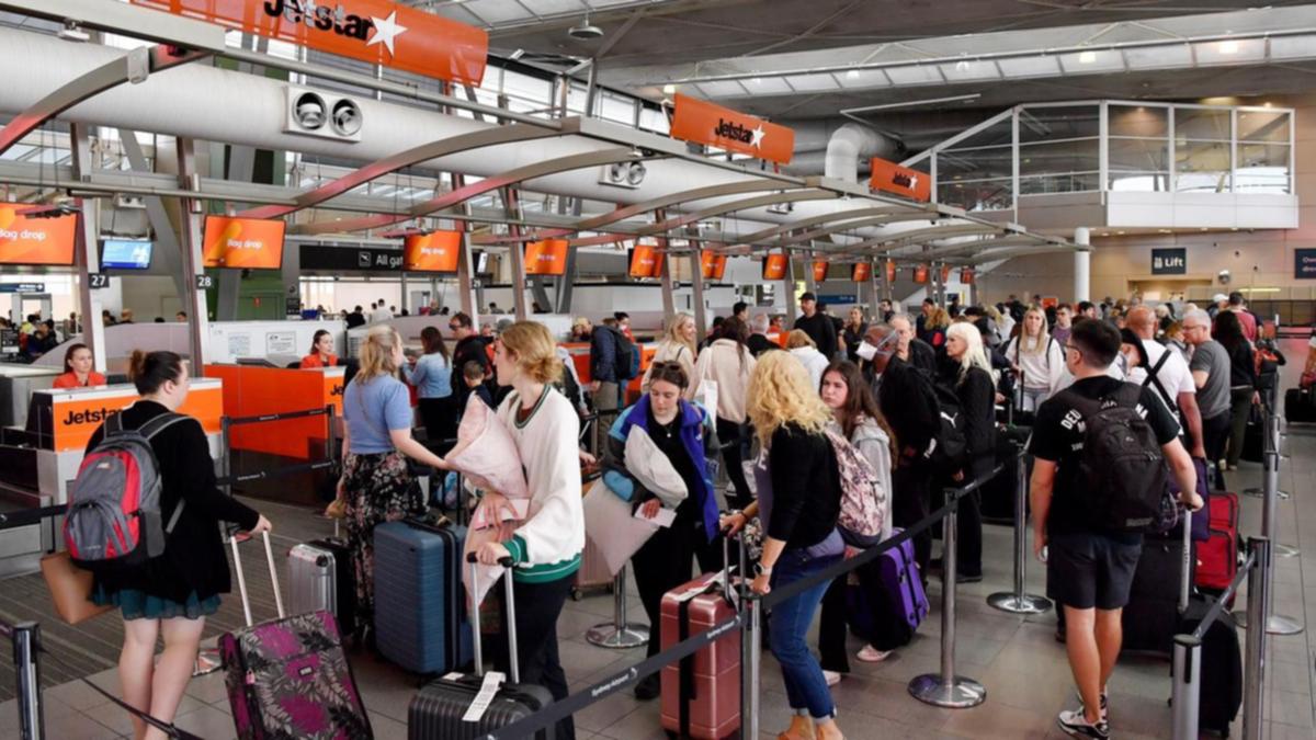 Calls installing for airline company guests to be made up for hold-ups and cancellations