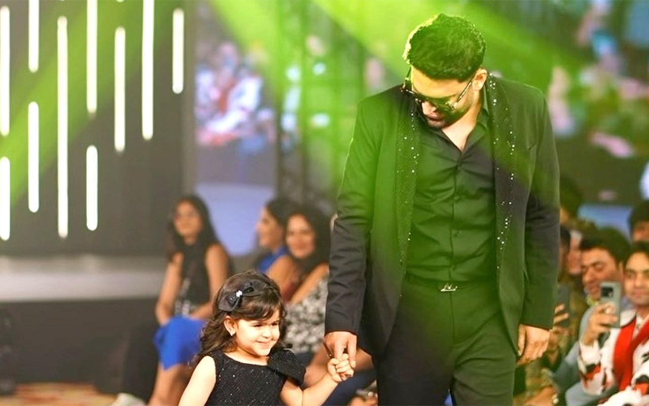 Charming Duo: Kapil Sharma and his 3-year-old child Anayra shine on the ramp; watch