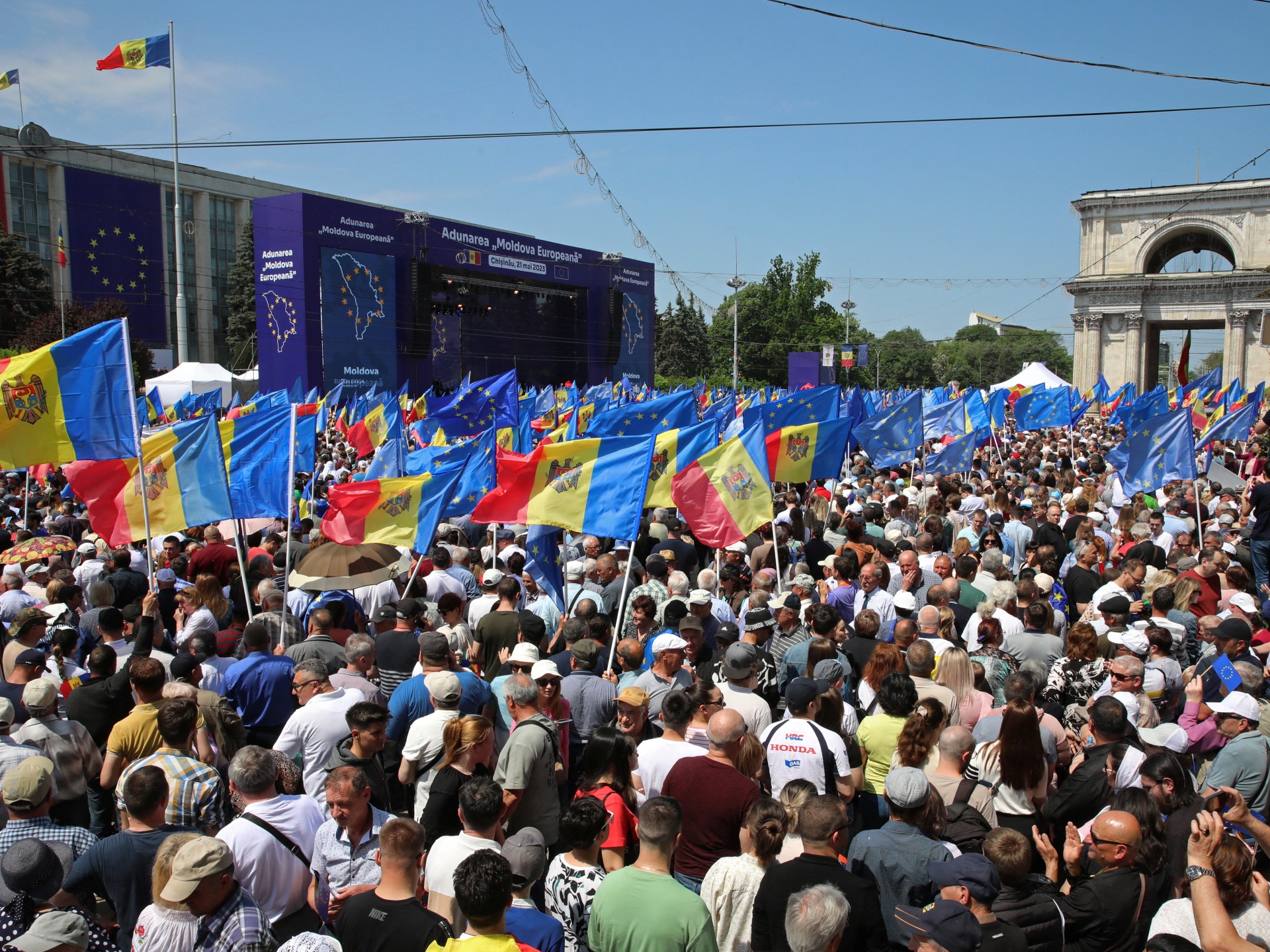 10s of thousands rally in Moldova for EU subscription