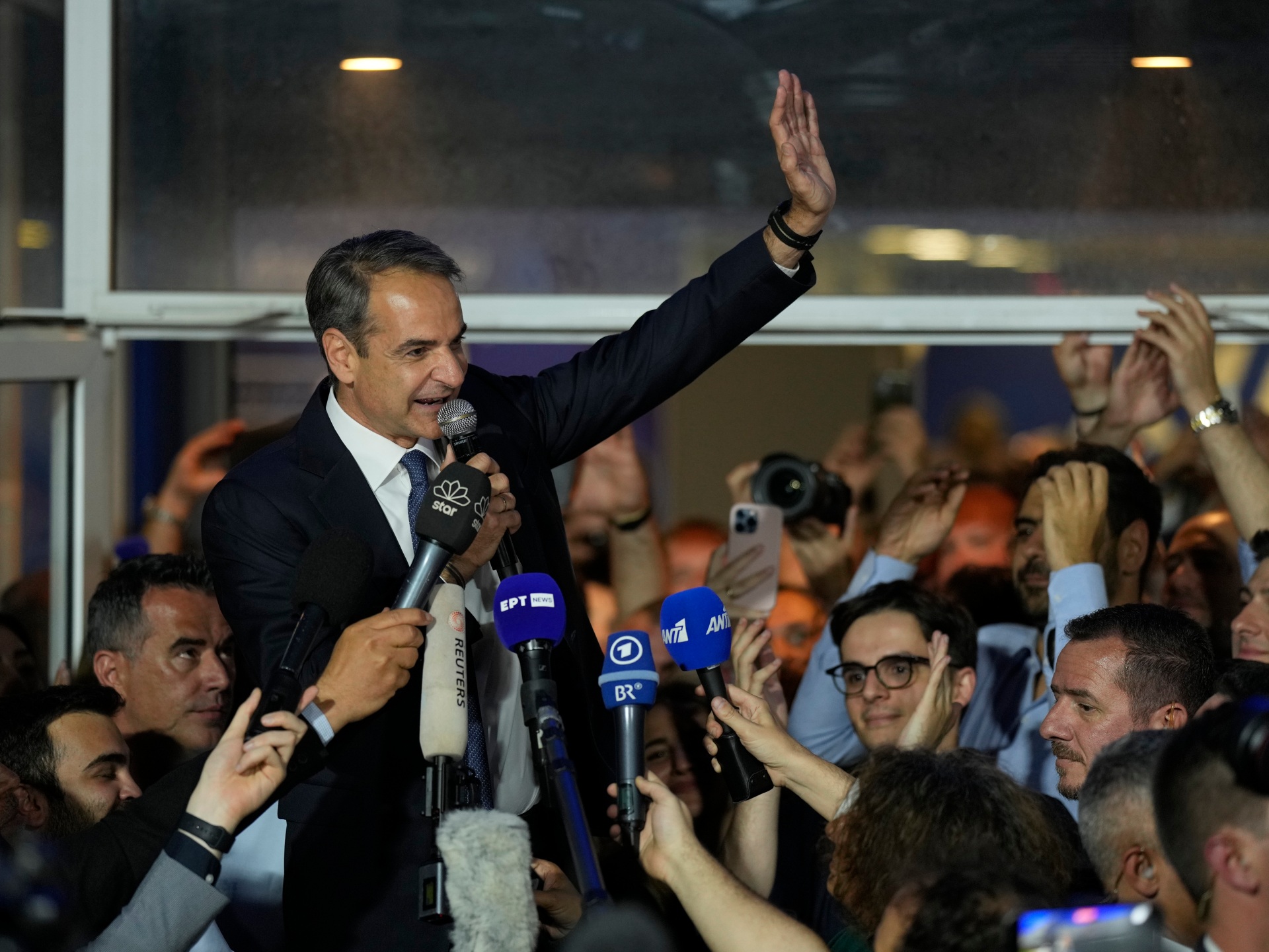 Greek conservatives clear an ‘open roadway’ to political supremacy