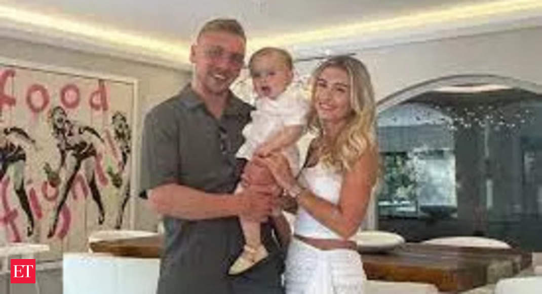 Dani Dyer happily reveals the arrival of her twin women with partner Jarrod Bowen