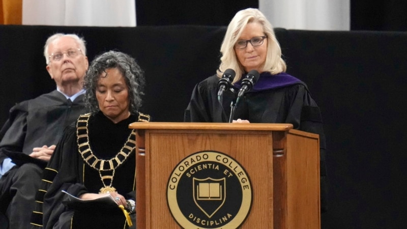 Previous United States Congresswoman Liz Cheney Urges Graduates Not to Compromise With the Truth