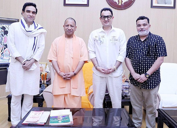 Pankaj Tripathi and Main Atal Hoon director Ravi Jadhav satisfy UP Chief Minister Shri Yogi Adityanath as they begin shooting in Lucknow