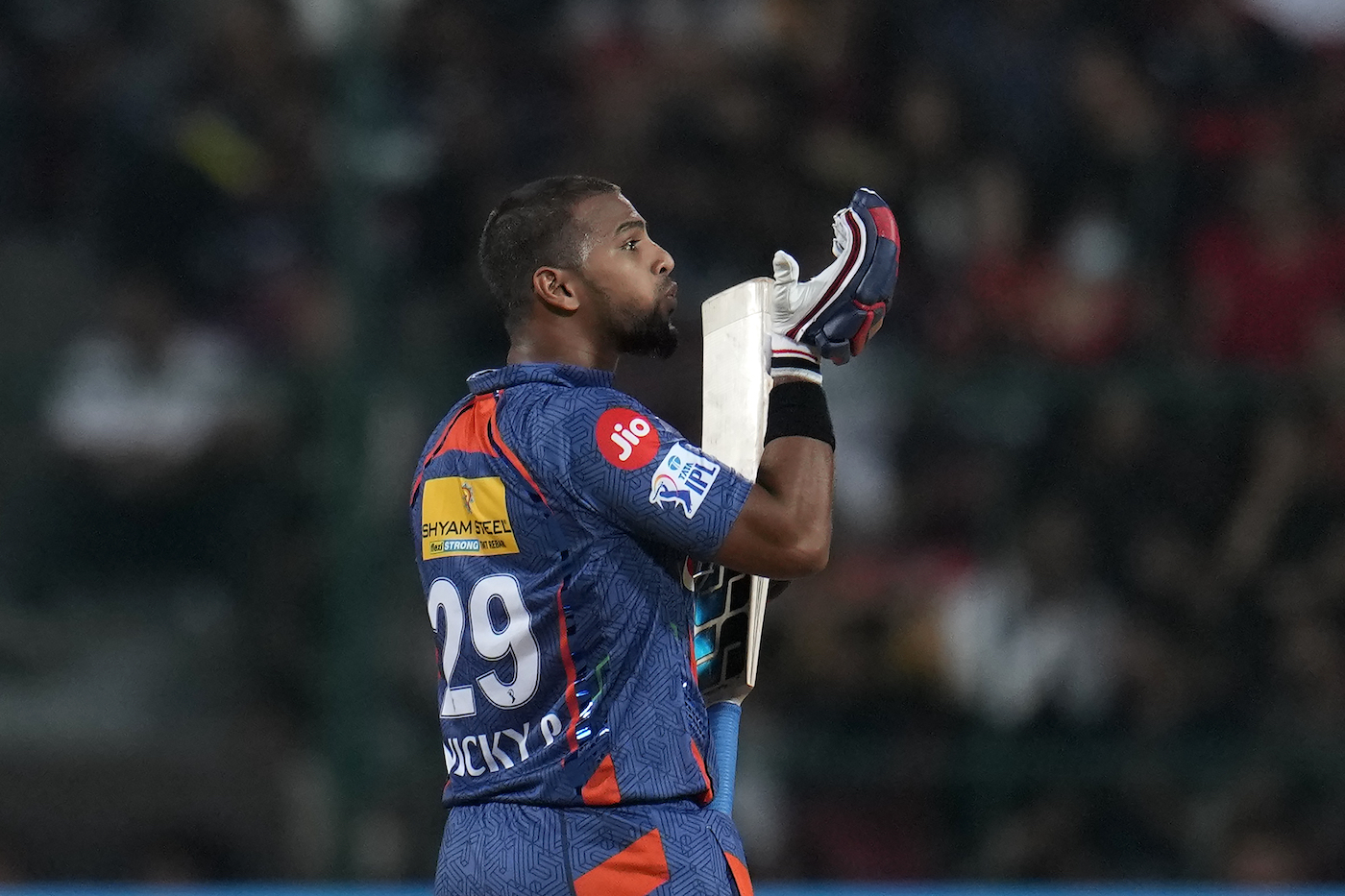 Lucknow Super Giants manage exhilarating win after Pooran, Stoinis blitz and significant surface