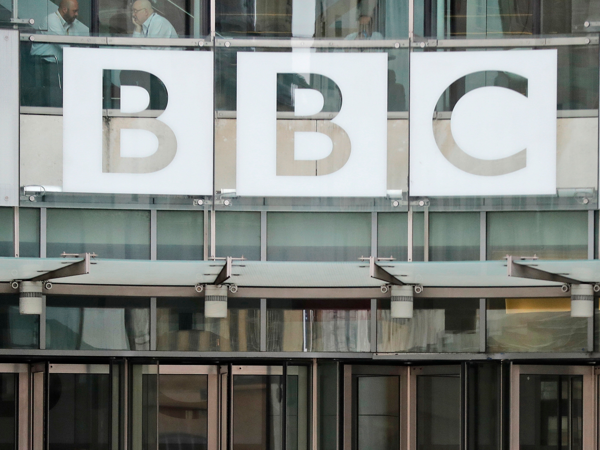 BBC suspends speaker implicated of paying teenager for specific images