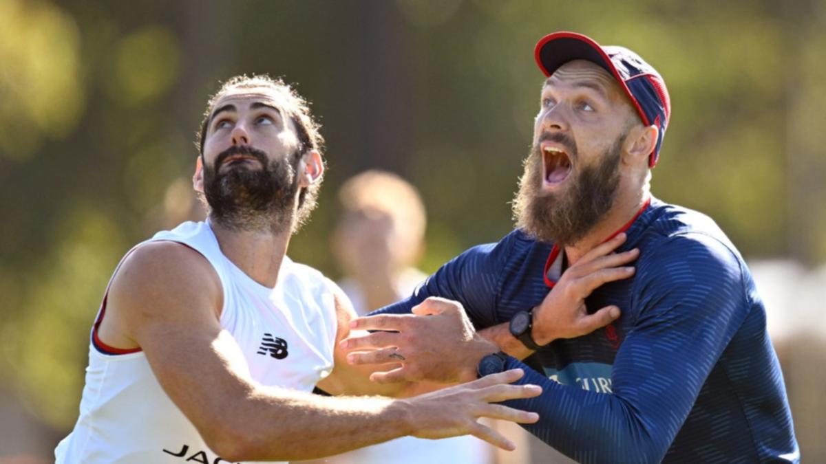 Melbourne desert ruck technique with shock choice call to leave Brodie Grundy out