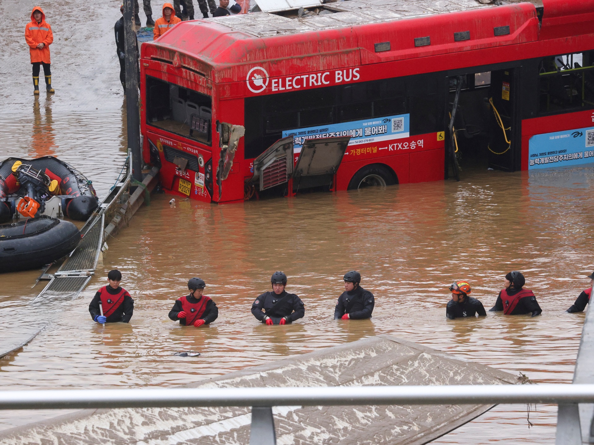 Yoon orders full-scale effort after heavy rains eliminate 39 in S Korea