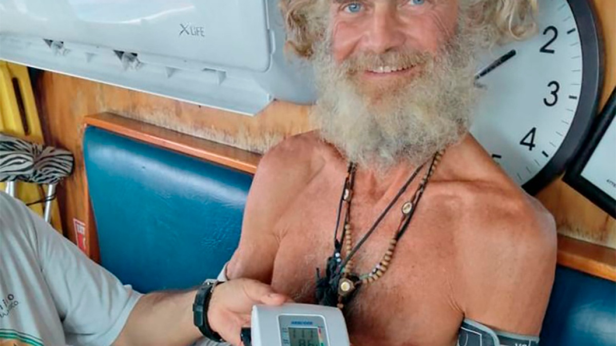 Australian and his pet saved after 3 months adrift in Pacific