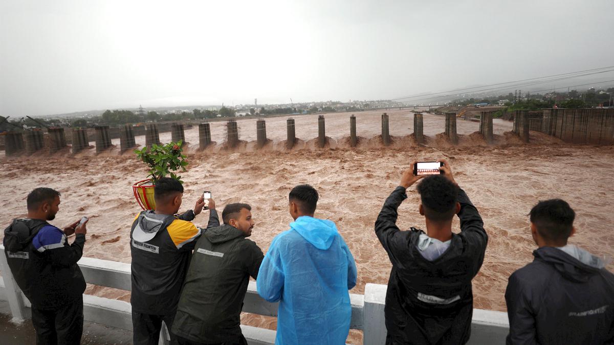 India monsoon rain LIVE news|Yamuna river breaches risk mark once again; orange alert released for Mumbai