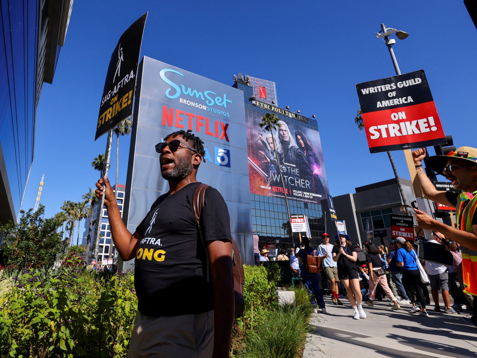 Hollywood strikers implicate NBCUniversal of obstructing picket location