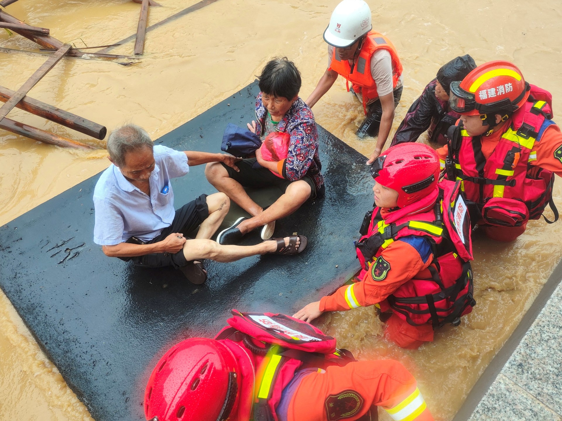 Beijing leaves thousands as Doksuri mauls northern China