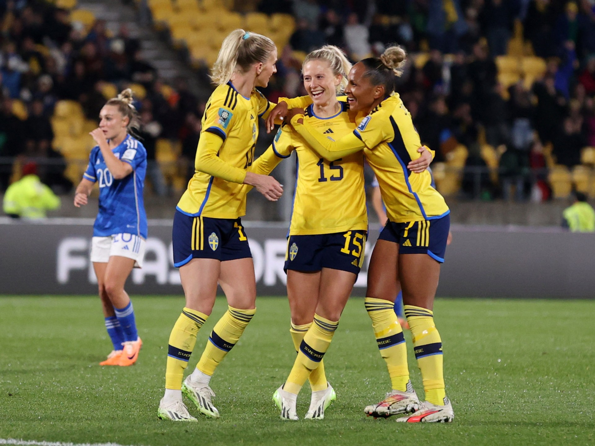 Sweden controls Italy 5-0, protects World Cup knockout area