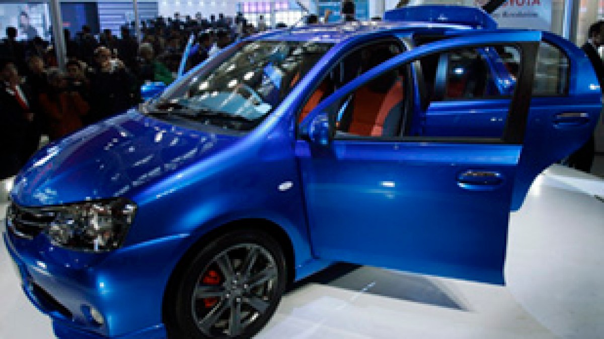 Squashed fingers, hands mar India’s car production center