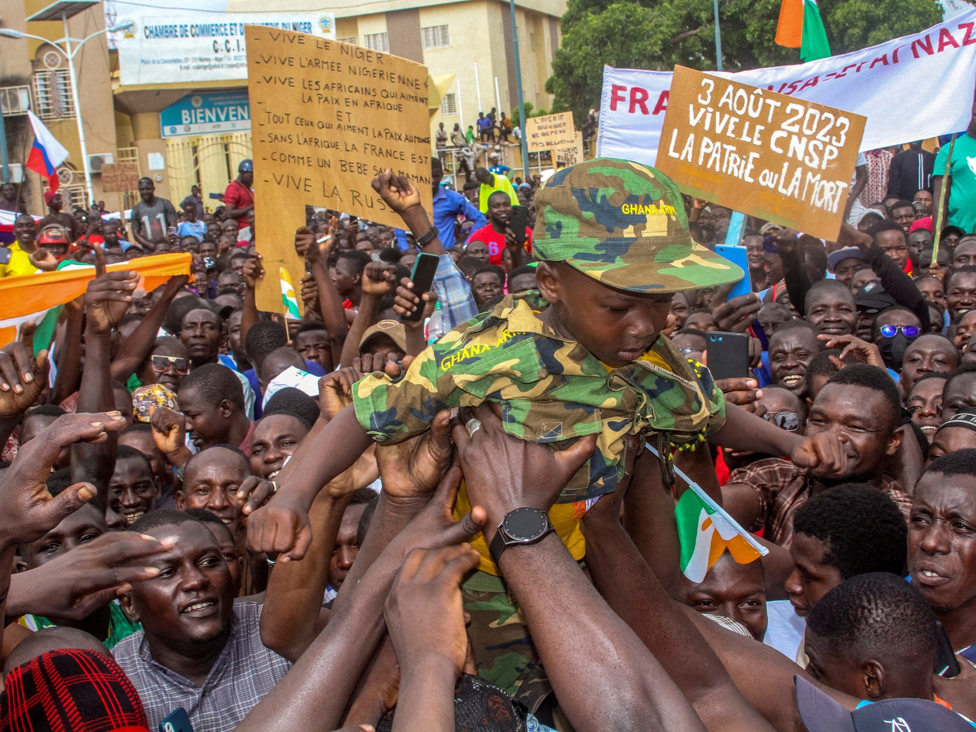 Defiance, worry in Niger as ECOWAS due date looms