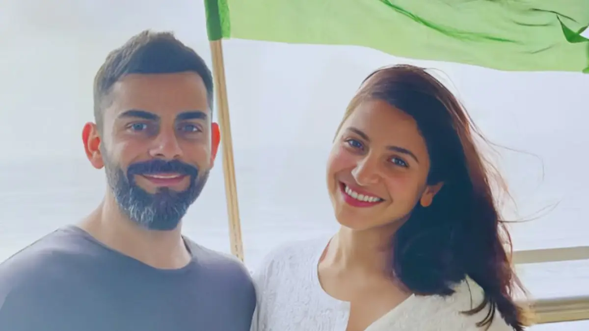 Virat Kohli and Anushka Sharma preparing to construct cricket pitch at Alibaug farmhouse!