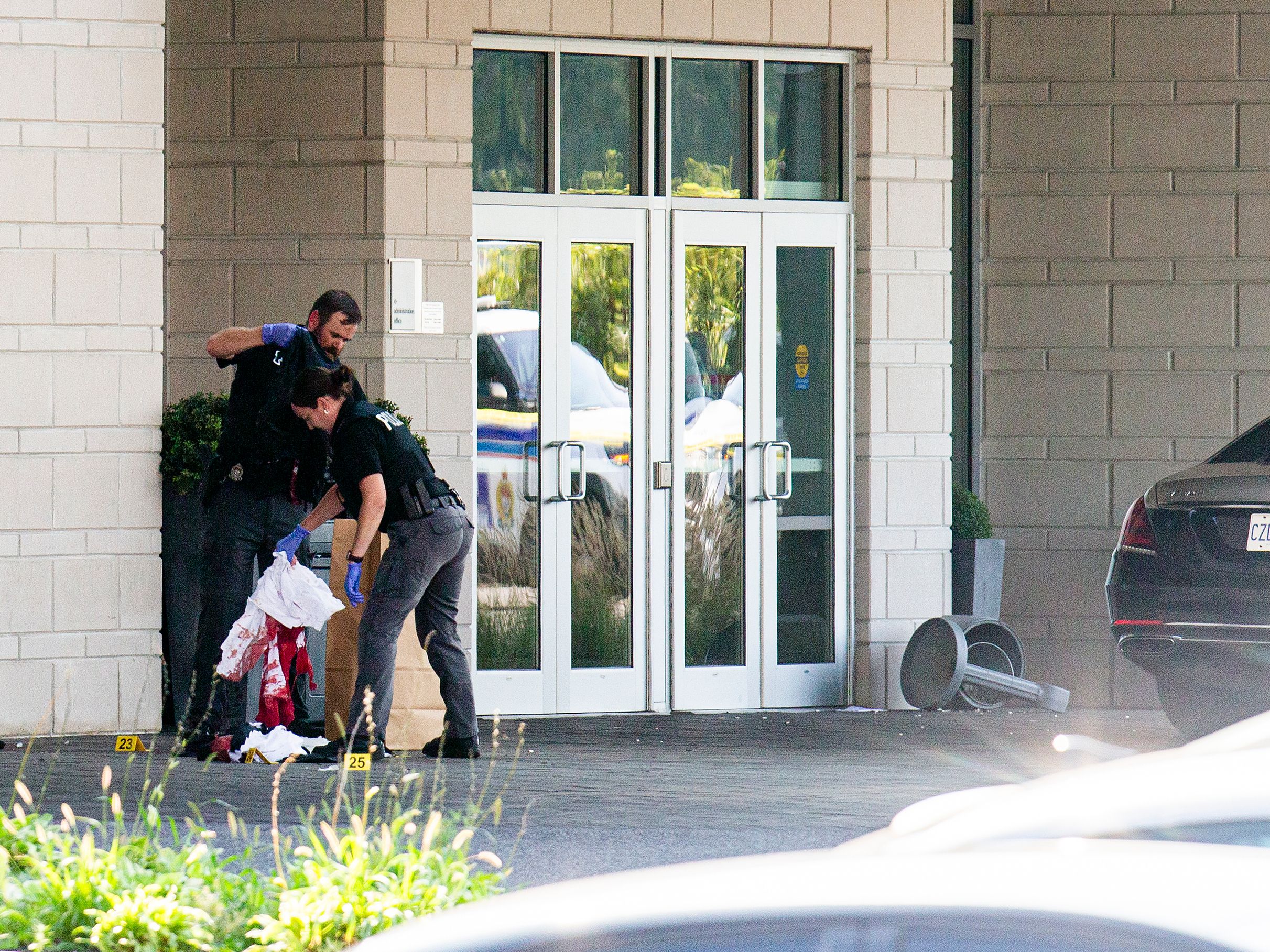 Visitors rushed for security as 2 eliminated in shooting at Ottawa wedding event