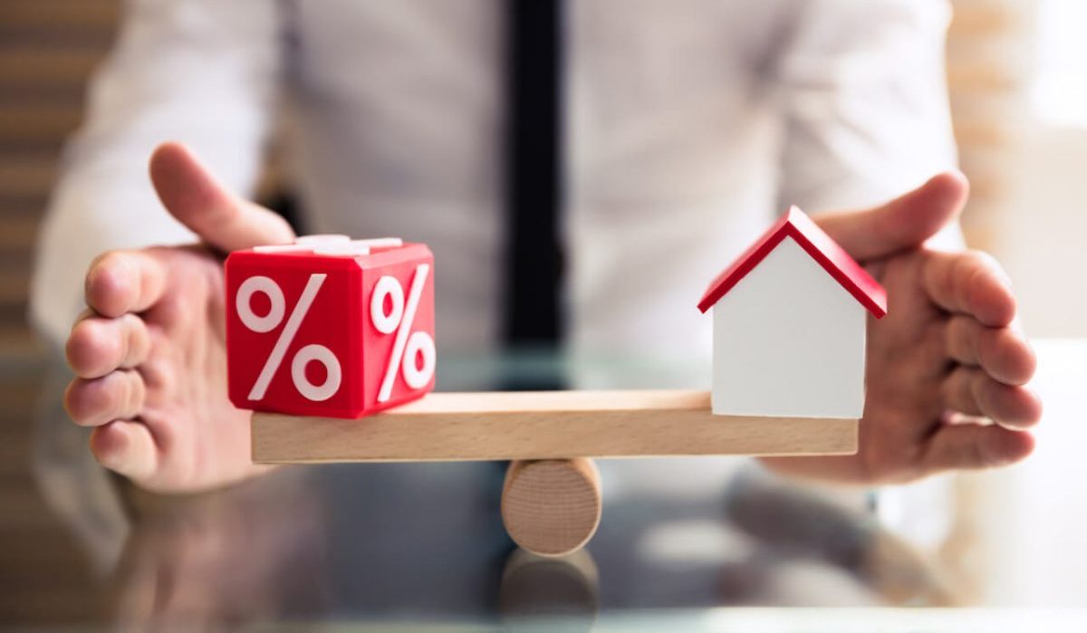 Real estate market “stuck” as home loan rates stay above 7%