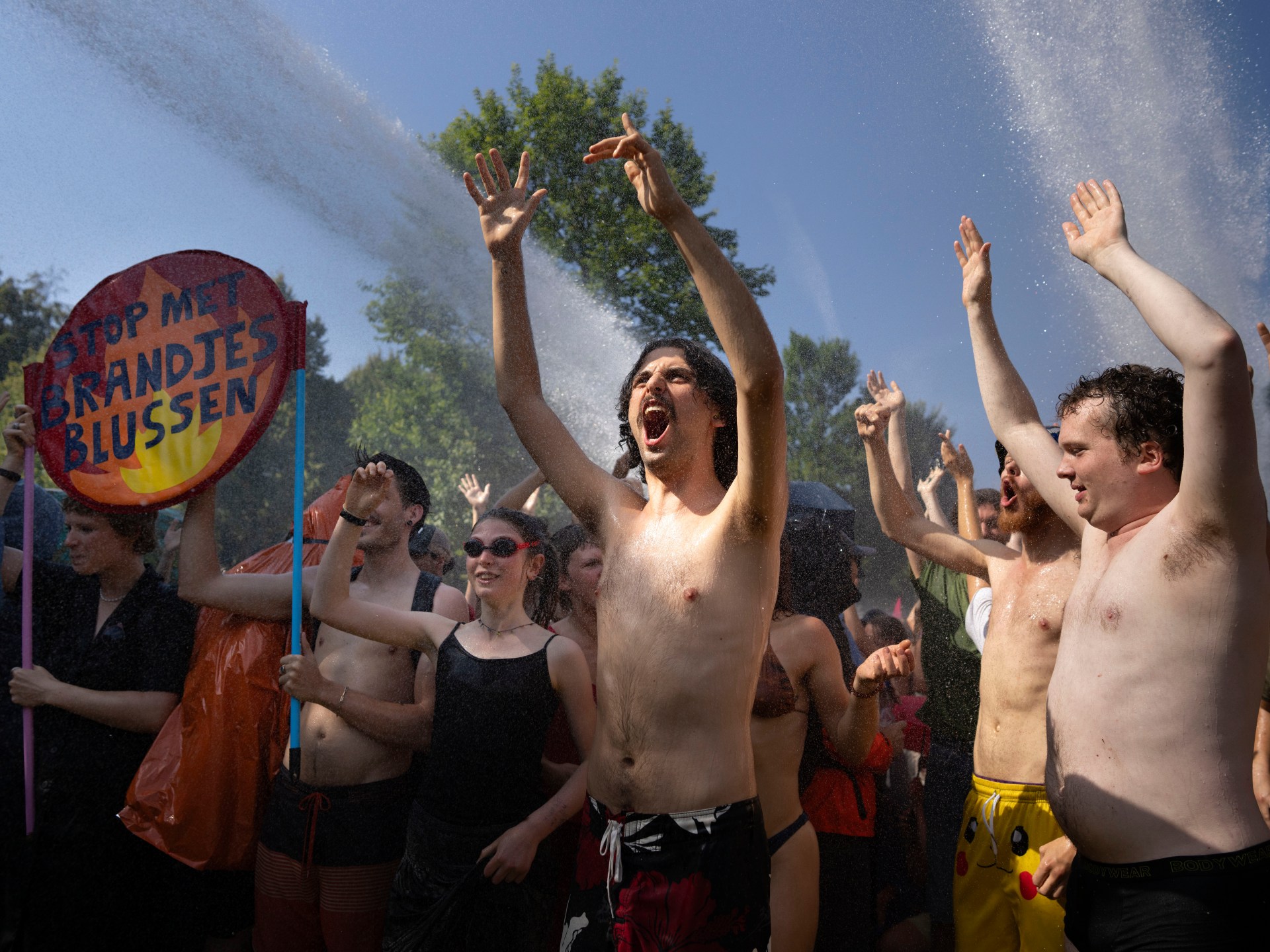 Dutch cops utilize water cannon, apprehend 2,400 environment activists