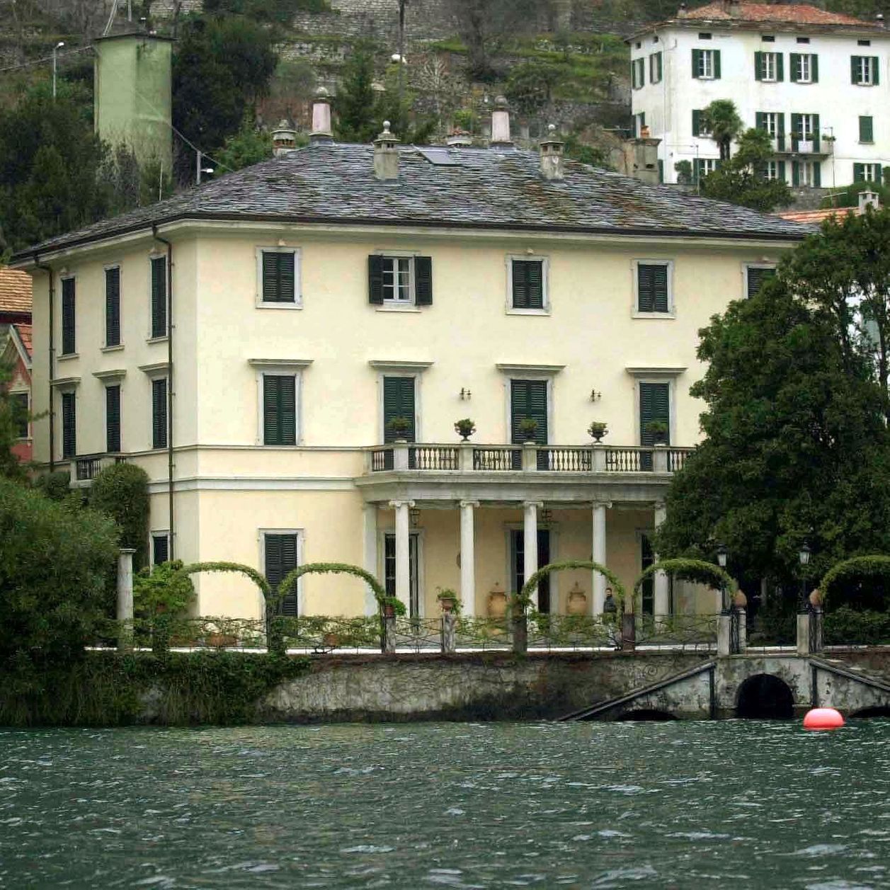 George Clooney vende su prestigiosa rental property en el Lago Como, Italia, por una cifra millonaria