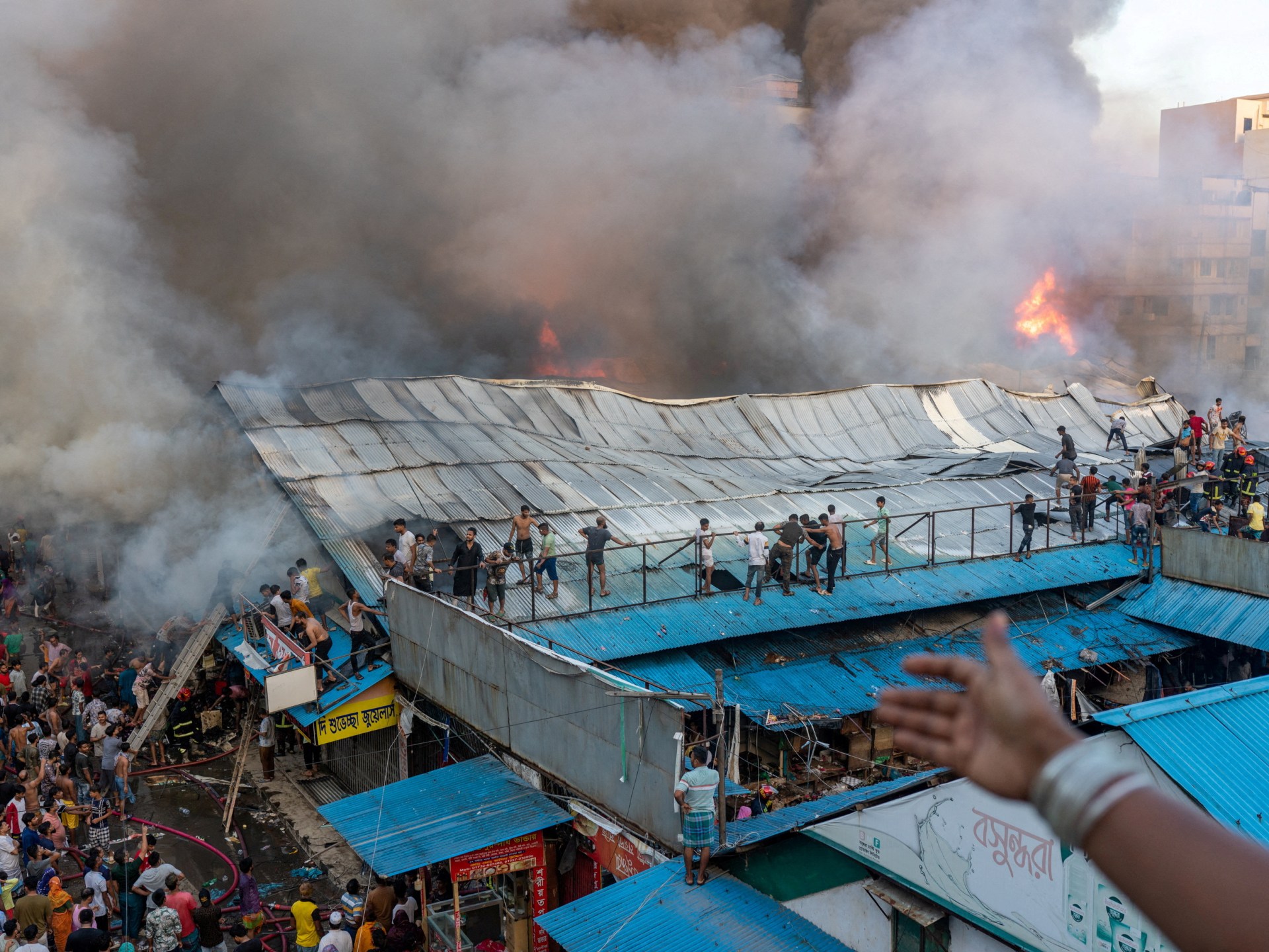 Images: Hundreds of stores gutted in market fire in Bangladesh