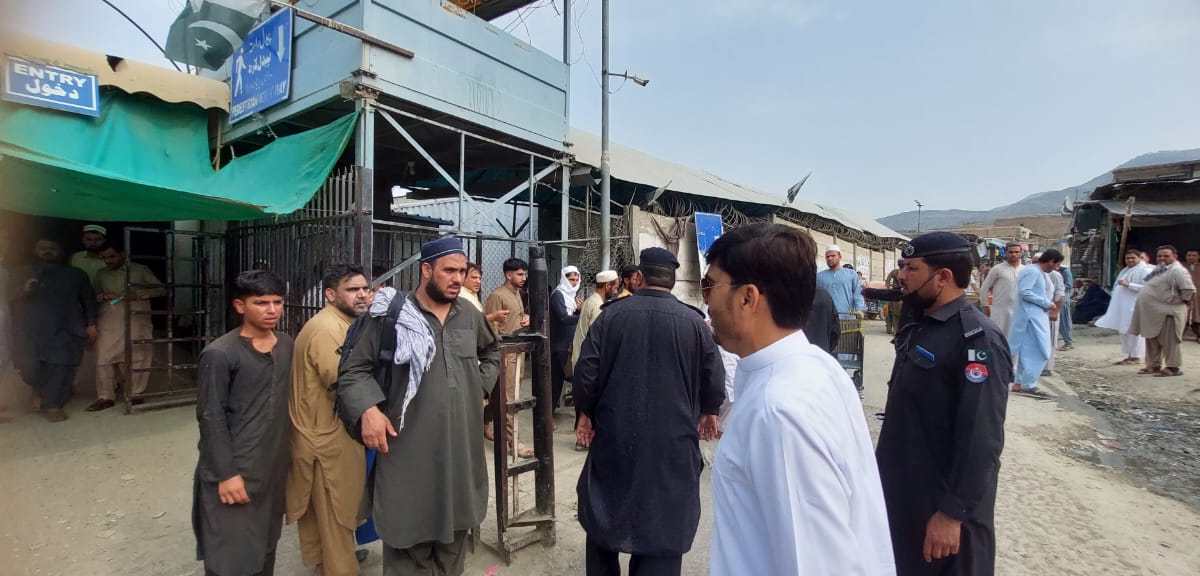 Secret Afghanistan-Pakistan border crossing resumes after 9 days