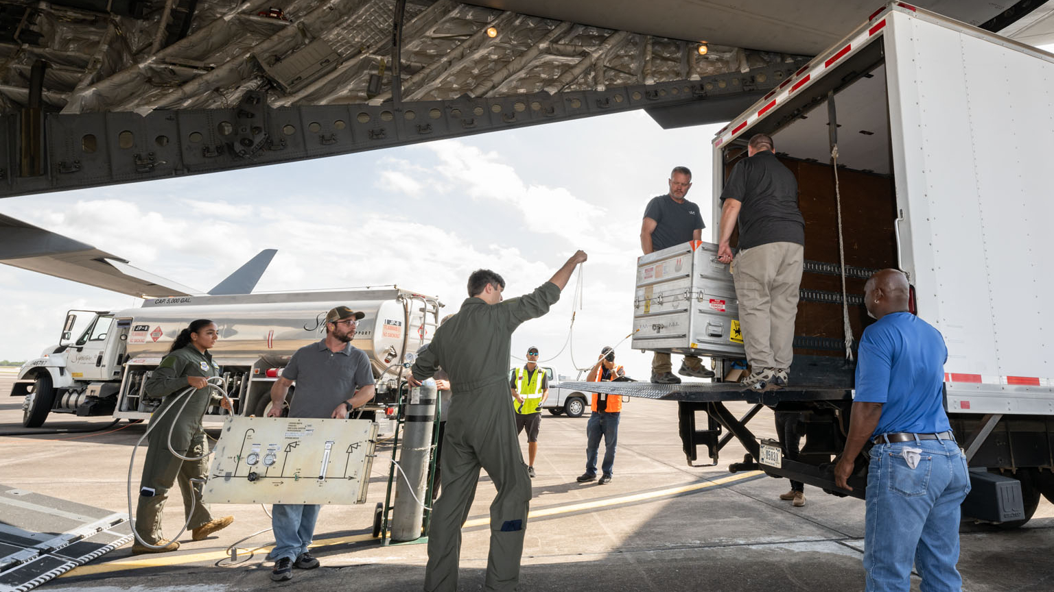 OSIRIS-REx’s asteroid sample lands in Houston (pictures)