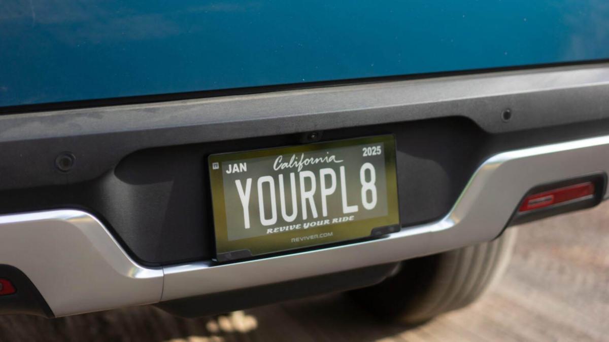 Ford’s most current dealership device: digital number plates