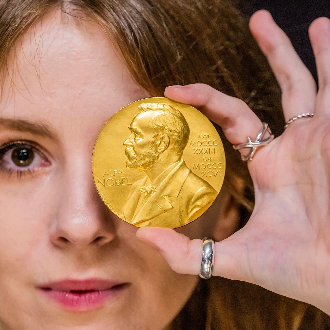 La brecha de género persistente en los Premios Nobel: ¿ Por qué solo un 6% de galardonadas boy mujeres?