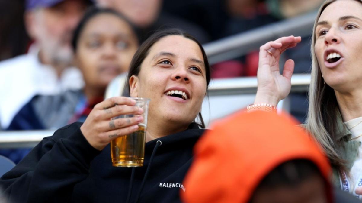 Fans go wild after identifying Matildas super star Sam Kerr in the crowd consuming a beer