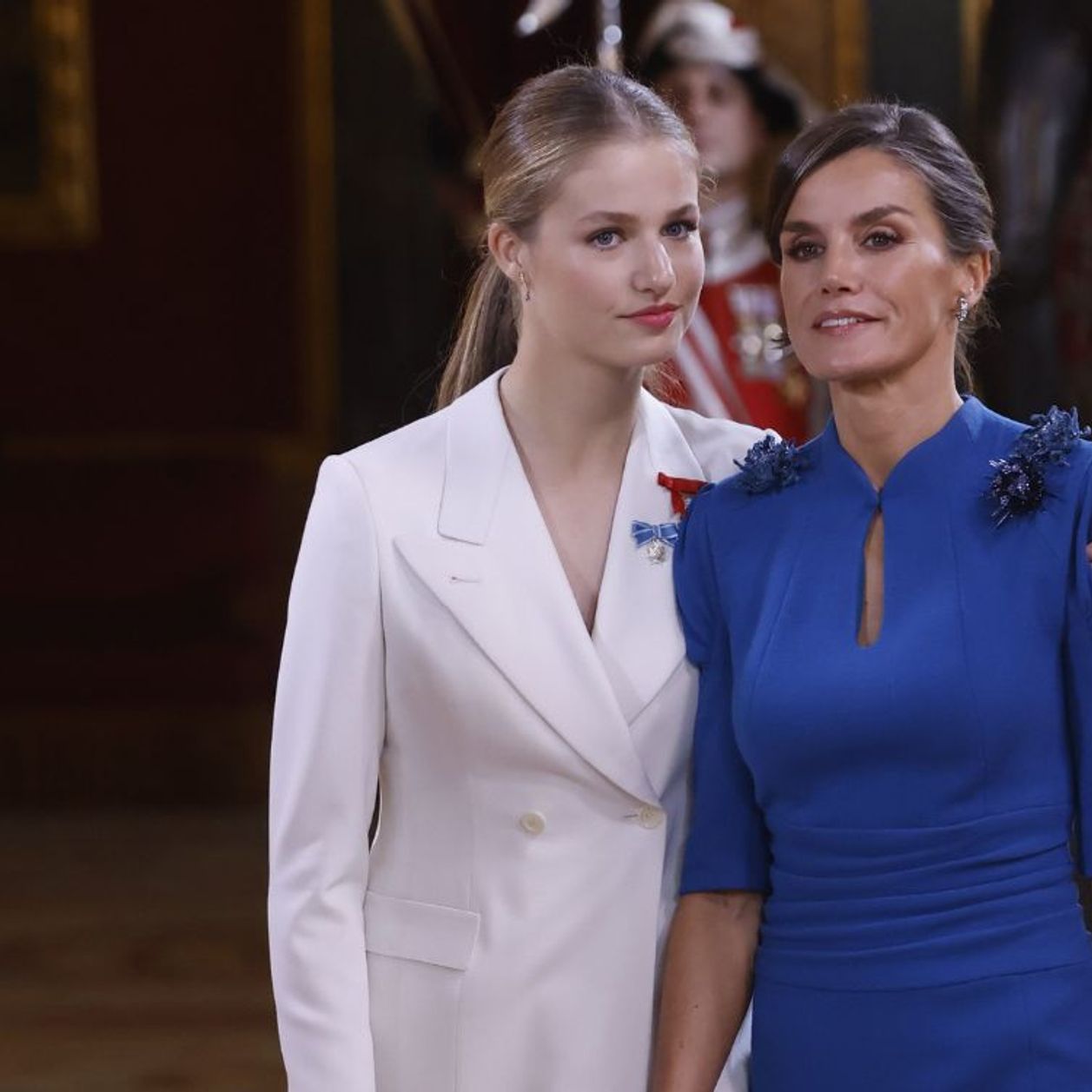 ¿ Qué le pasaba a la Reina Letizia en la jura de la Constitución de Leonor?