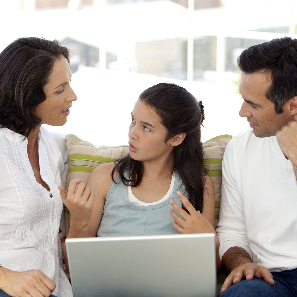 Cómo hablar con niños sobre noticias aterradoras y fomentar su resiliencia