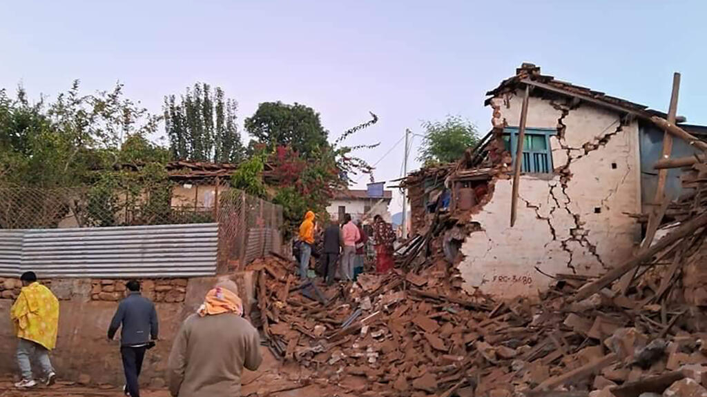 Nepal scrambles to rescue survivors of quake that eliminated more than 100