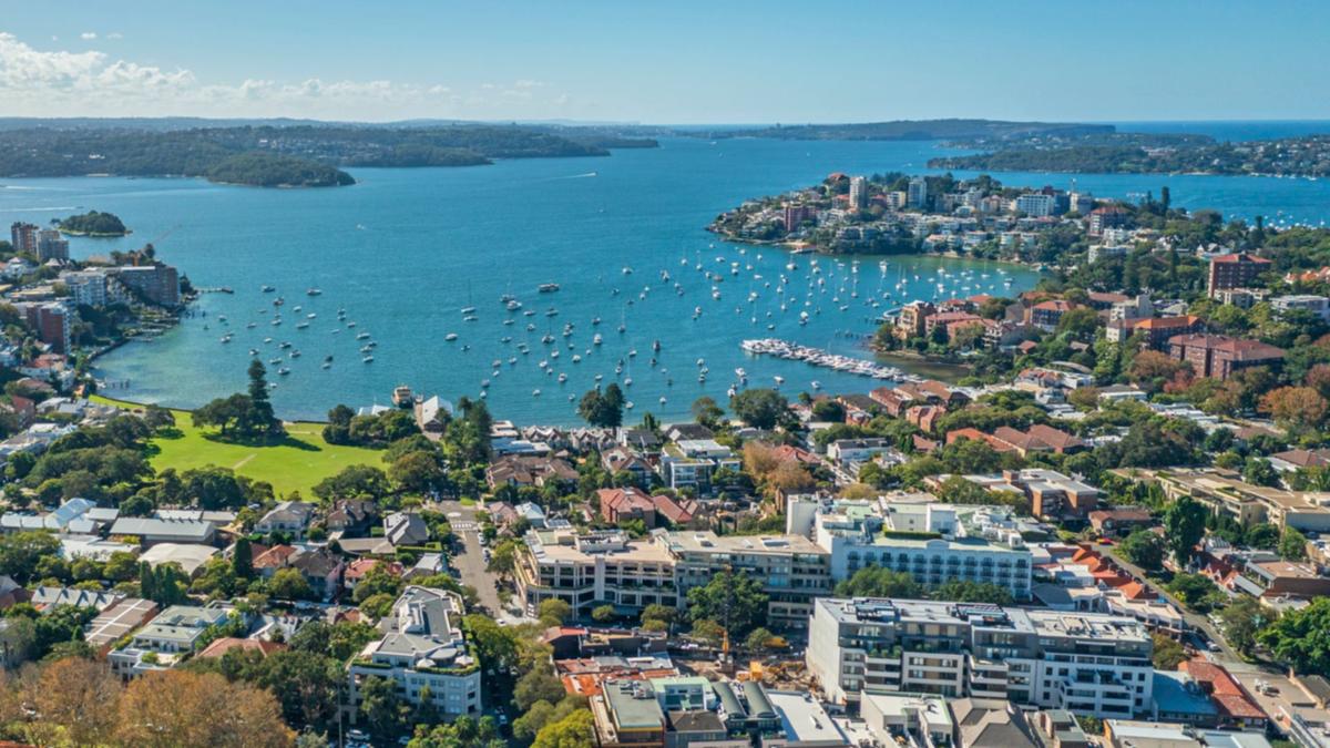 Males residing in ritzy Sydney residential area attempt to take legal action against neighbour after 20 year long disagreement