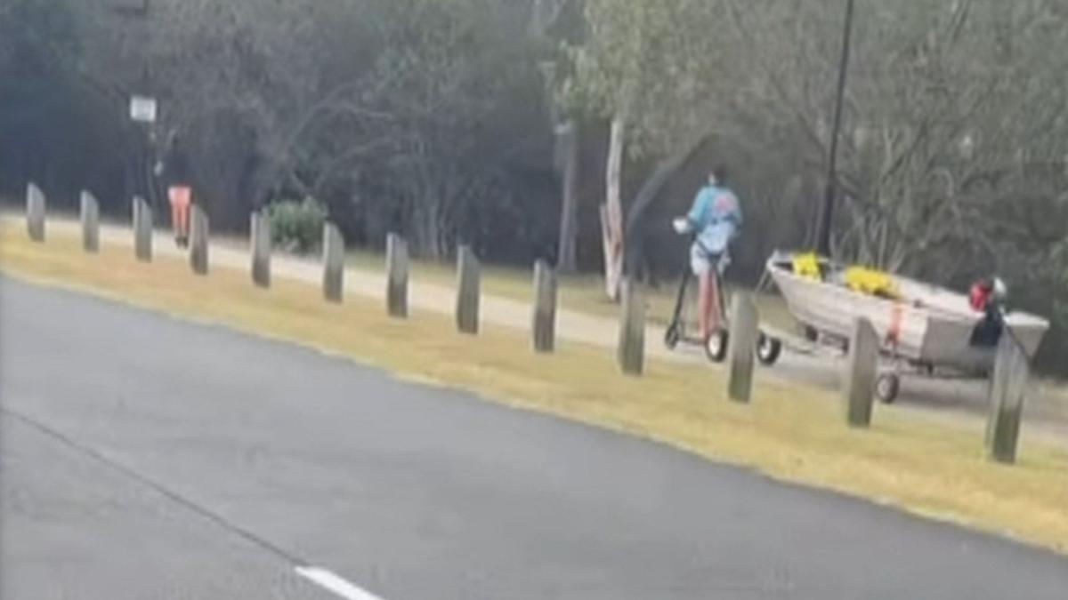 Young Aussie boatie recorded hauling tinnie with electrical scooter applauded for resourcefulness