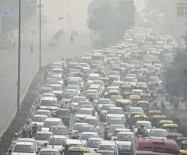 Fans give up facemasks as India’s hazardous smog clouds World Cup