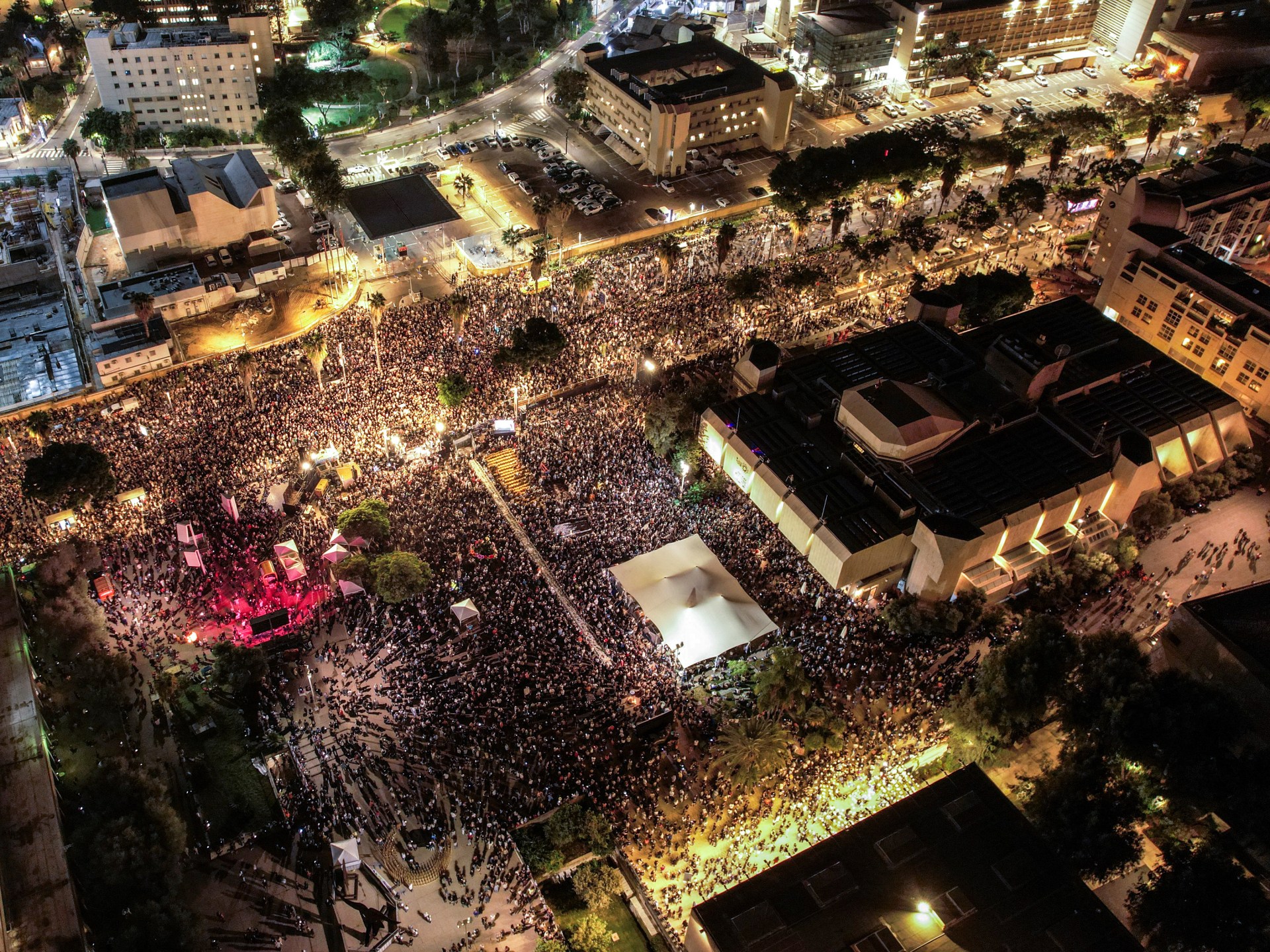 Thousands rally in Tel Aviv requiring release of slaves