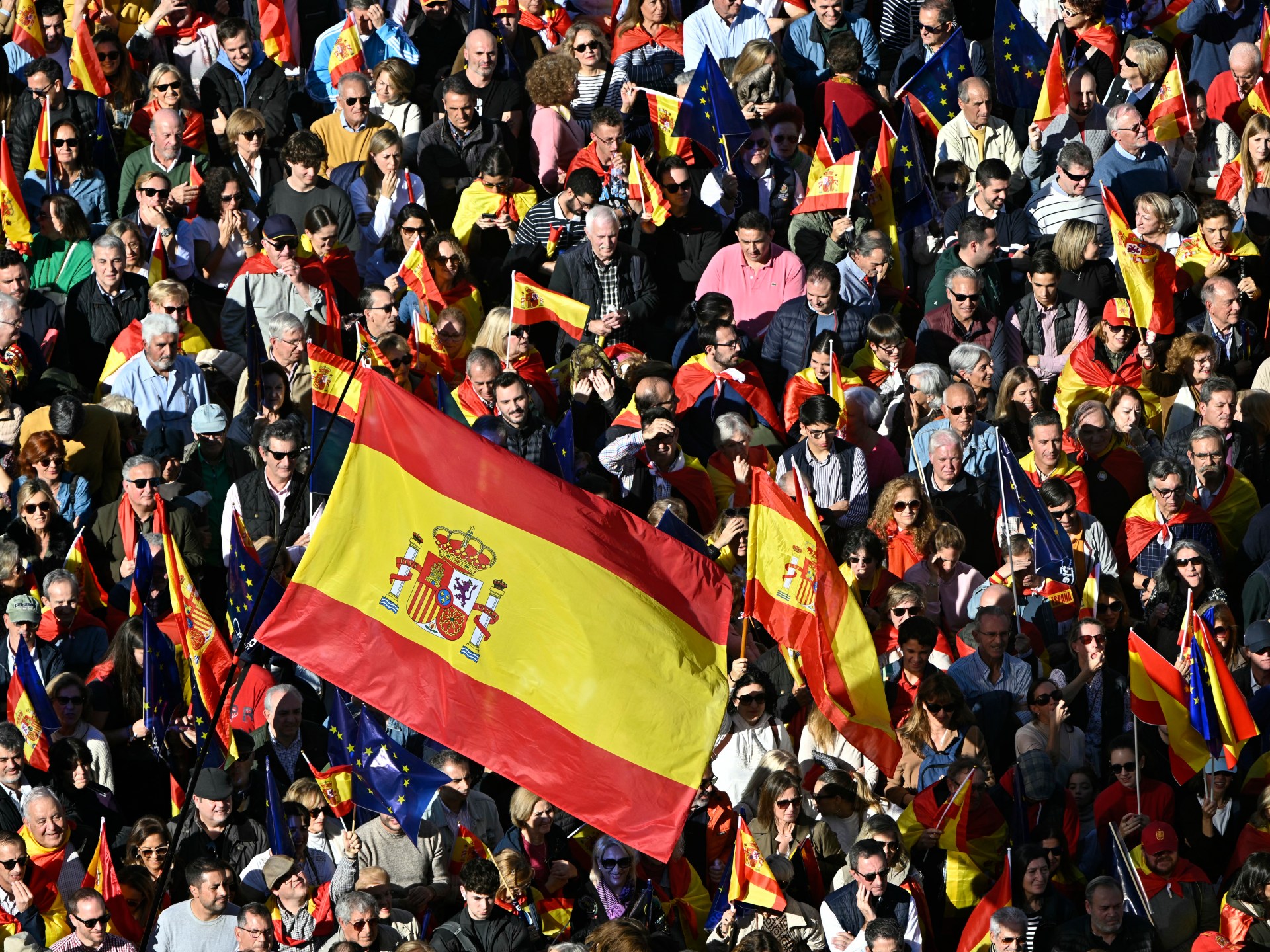 Big demonstrations versus Catalan amnesty handle Madrid after PM sworn in