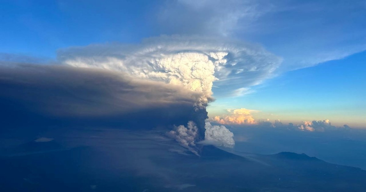 Papua New Guinea cancels flights, prepares evacuation after volcano emerges