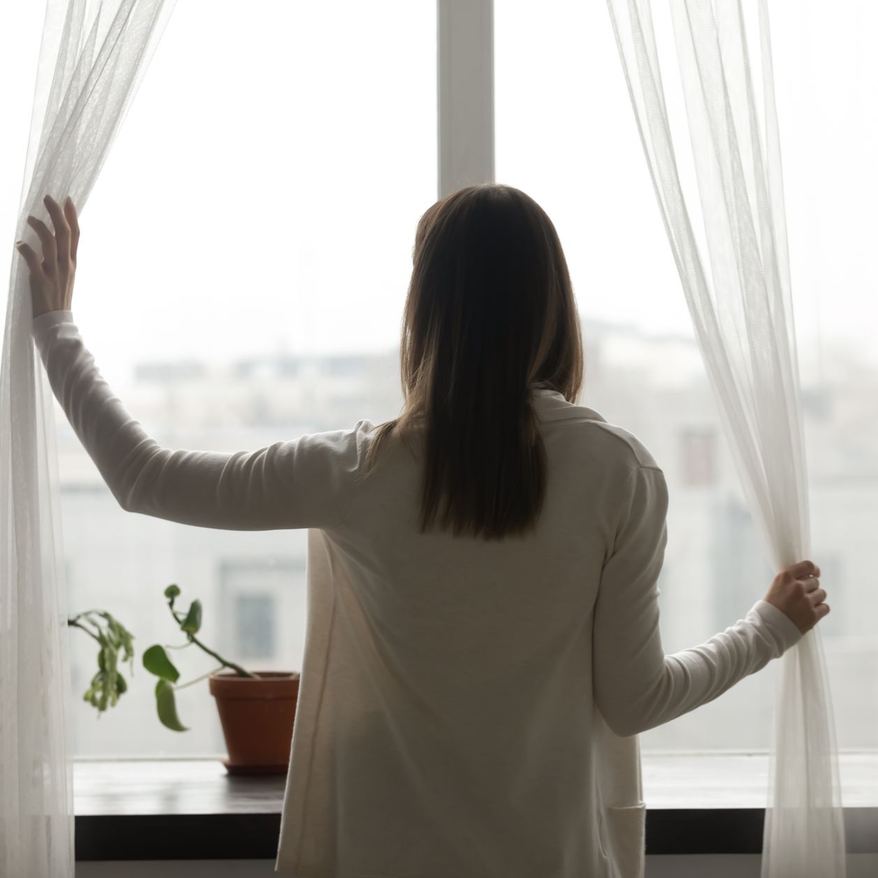 ¿ Te sientes más cansada o irritable cuando hace mal tiempo? Puede que seas meteoro-sensible