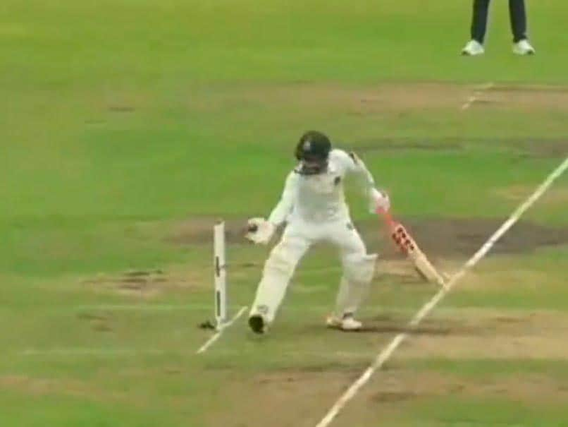 Web Trolls Mushfiqur Rahim After ‘Handling The Ball’. England Legend Joins In