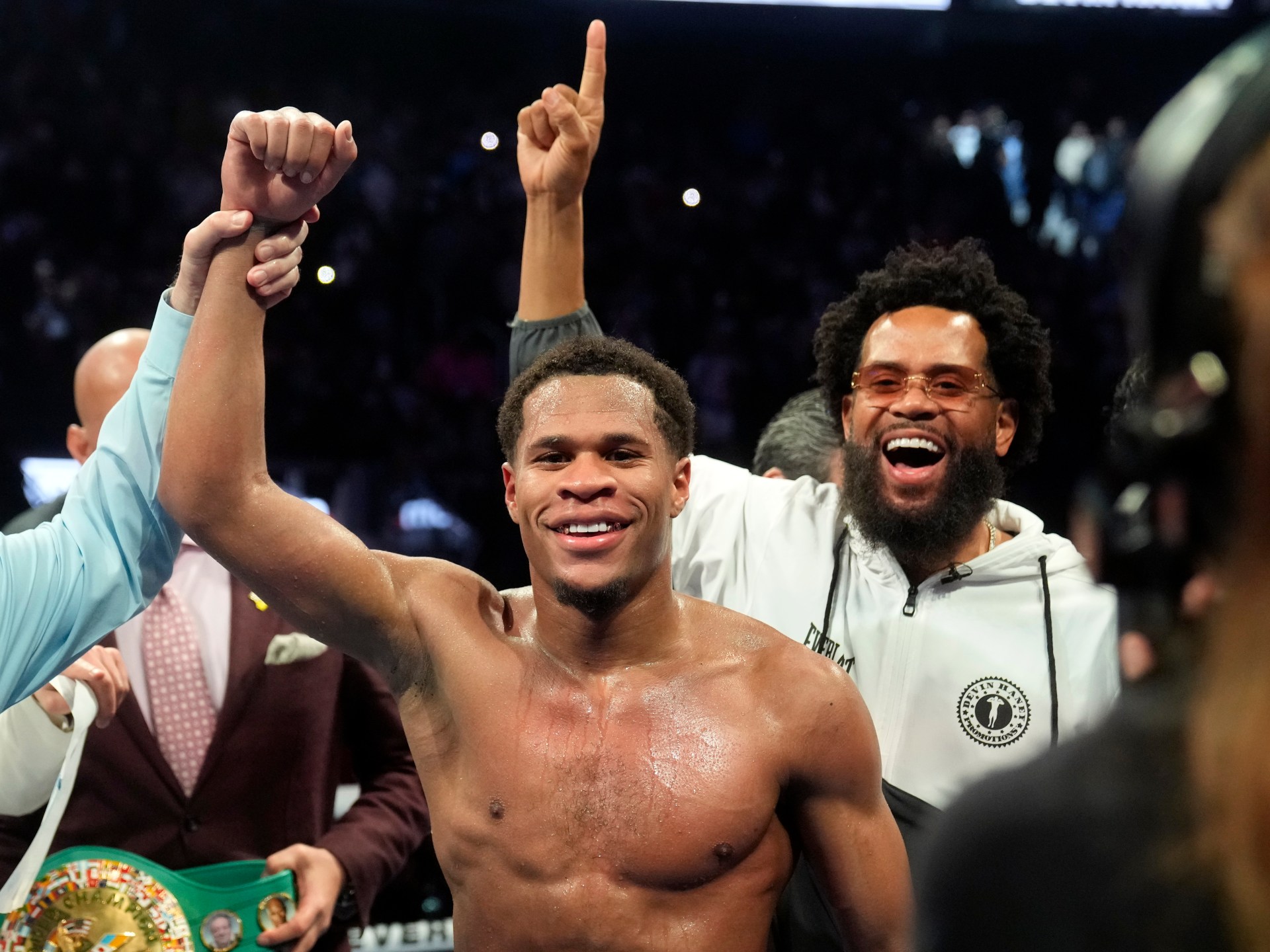 Haney controls Prograis to get WBC super-lightweight world title