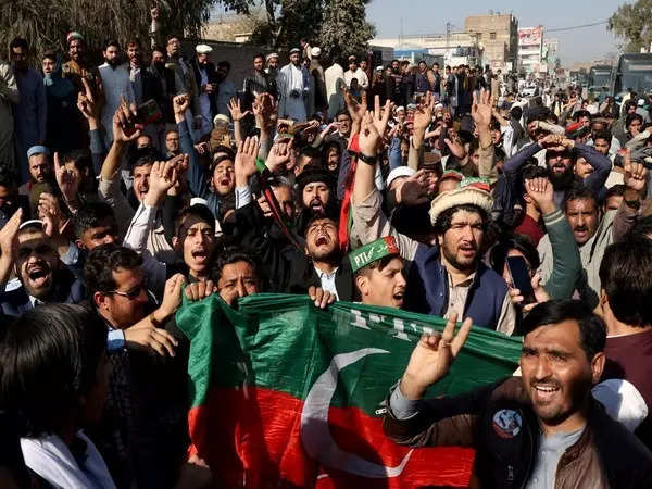 Pakistan: PTI-backed Independents move courts rigged survey counts