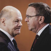 Naiv, fahrlässig, führungslos? In der Abhöraffäre steigt der Druck auf Bundeskanzler Olaf Scholz– und der Verteidigungsminister lehnt personelle Konsequenzen ab