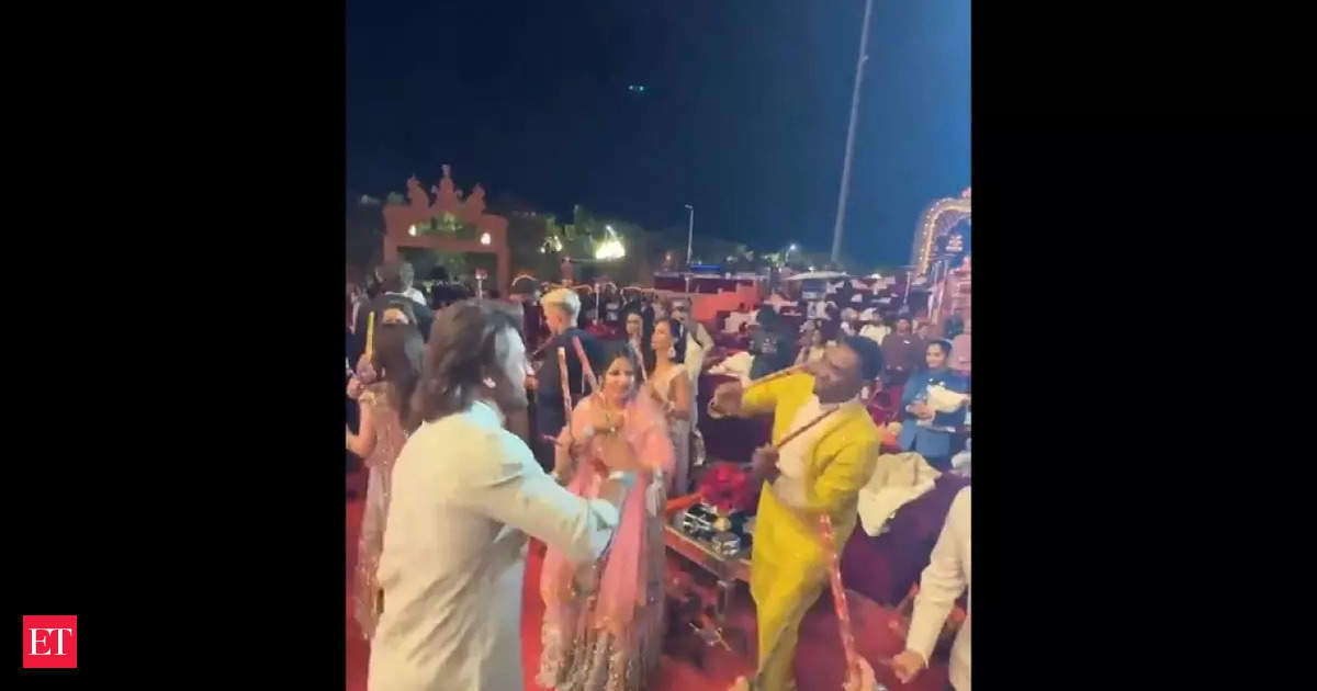 Dhoni plays dandiya with Reliance chairman Mukesh Ambani’s boy Akash Ambani and Dwayne Bravo. See video here