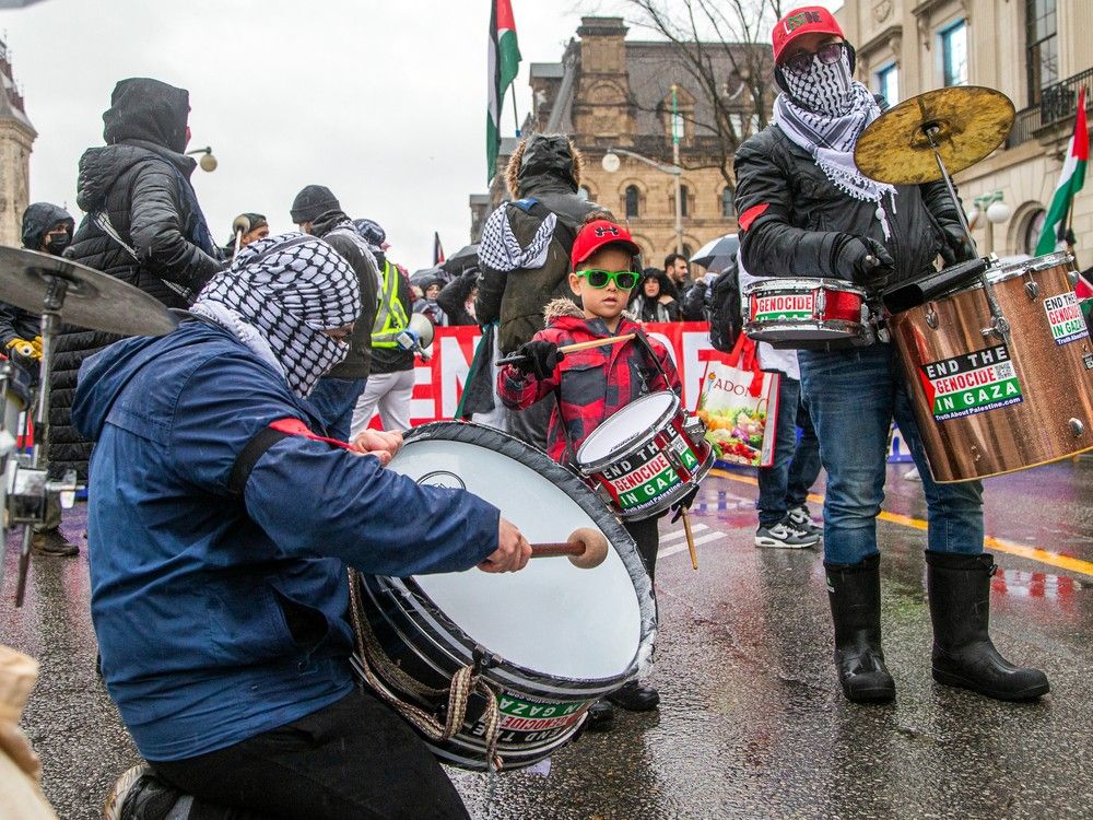 Thousands rally in the rain versus Israel’s siege of Gaza