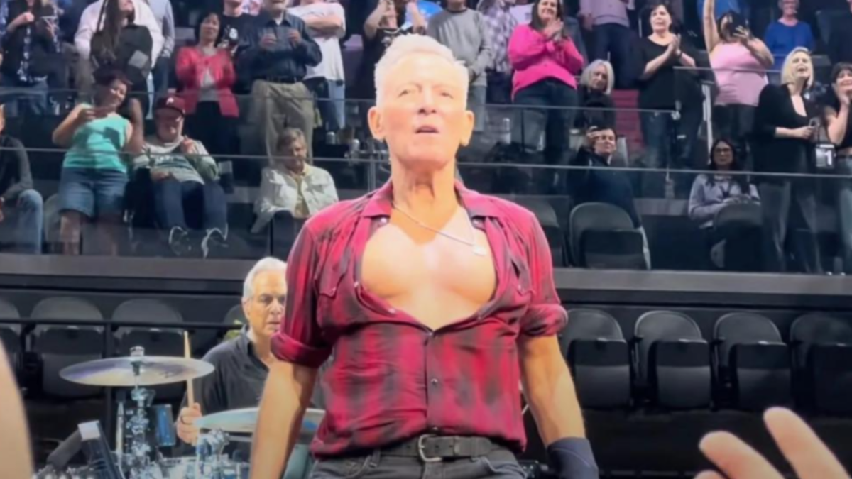 Bruce Springsteen stuns fans with makeover after going back to phase in Arizona