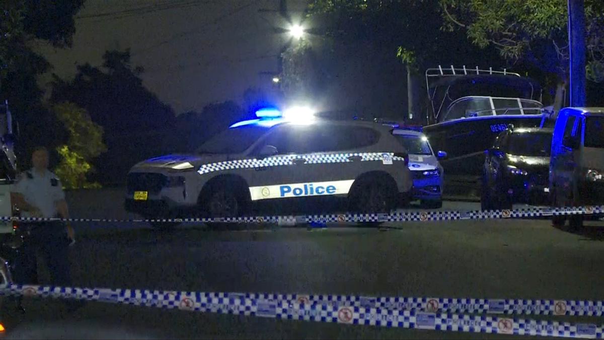 Shooter on the pursue drive-by shooting in the house in Merrylands, Western Sydney