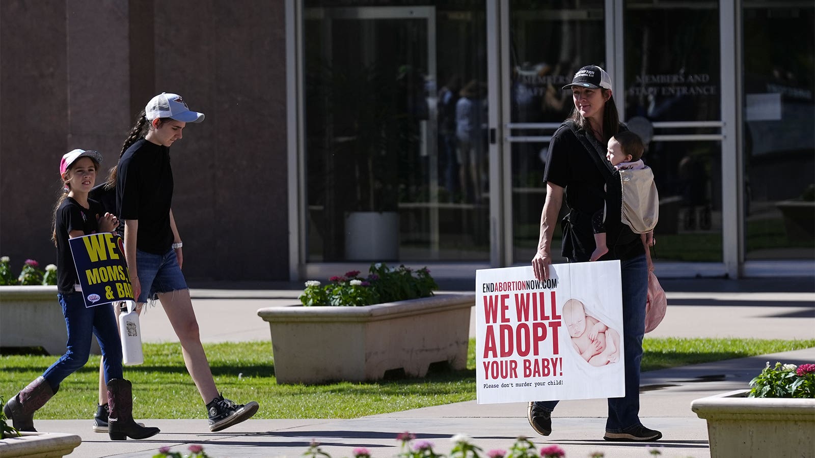 Arizona Lawmakers Vote to Undo Near-Total Abortion Ban