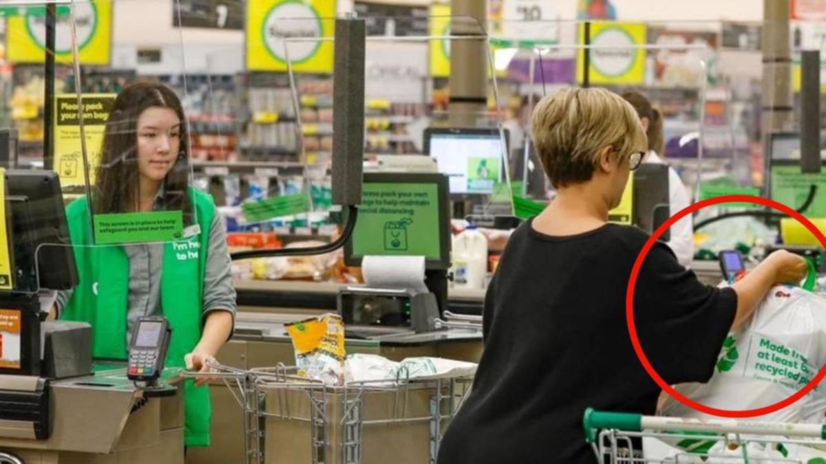 Having a hard time mum stunned by Woolworths employee’s astounding checkout act